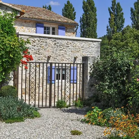 펜션 Charming Stone House With Terrace Lussan (Gard)
