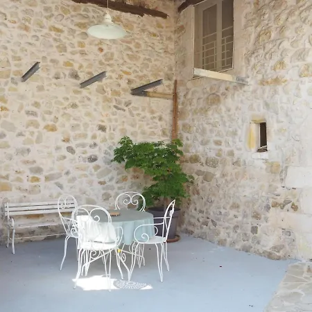 Charming Stone House With Terrace And Garden, Lussan * Lussan (Gard)