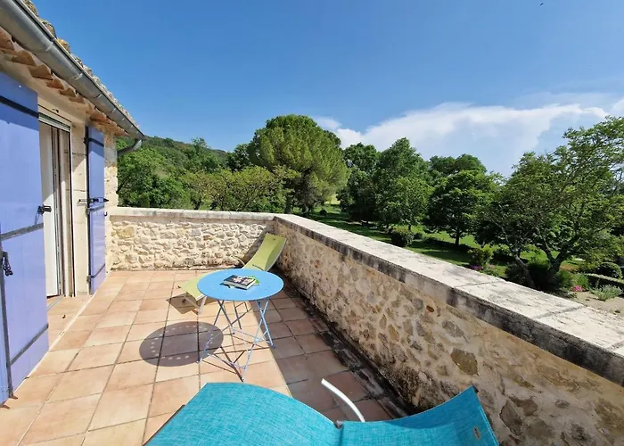 Vakantiehuis Charming Stone House With Terrace *